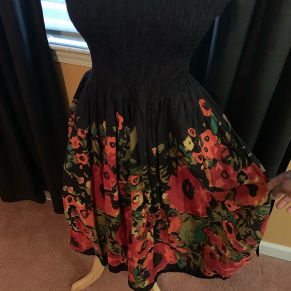 Strapless dress. - Picture 3 of 4